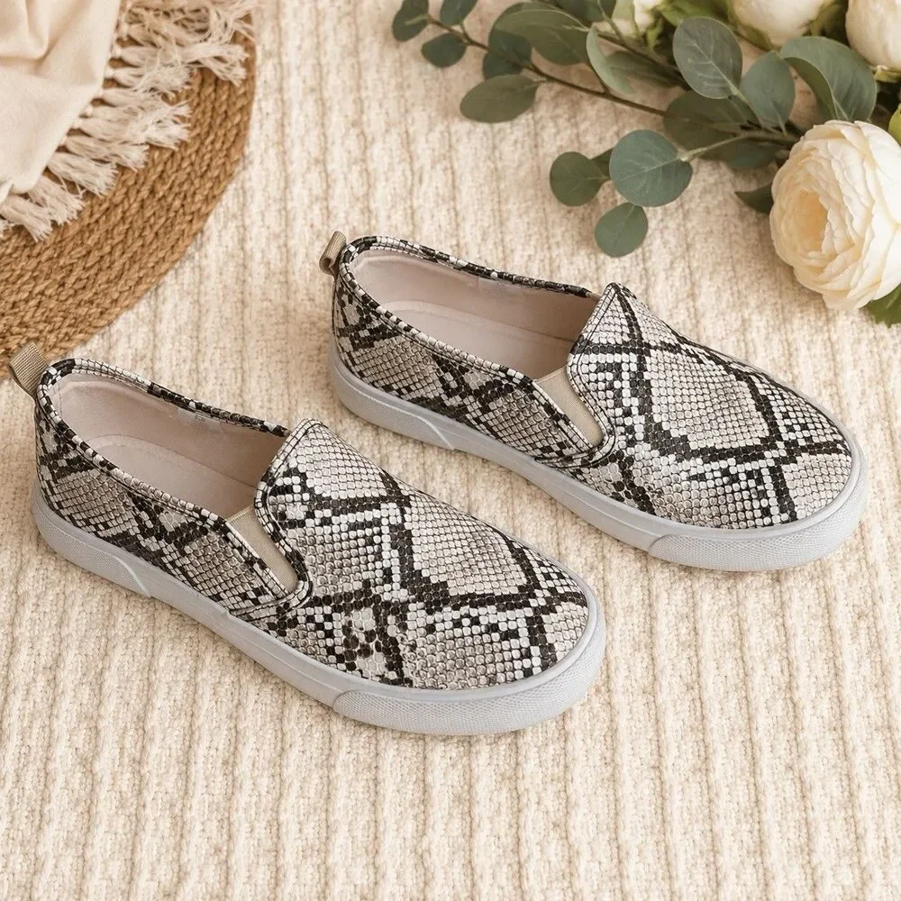 Tommy Bahama Women shoes Sz 6.5 Faux Leather Snakeskin Fashion Slip On Sneaker